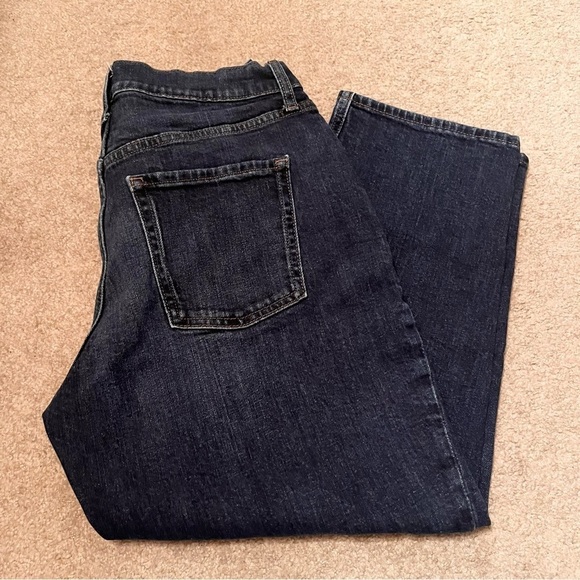 OLD NAVY High-Rise Curvy Straight Secret-Slim Pockets Cropped Mom Jeans PETITE - Picture 3 of 7